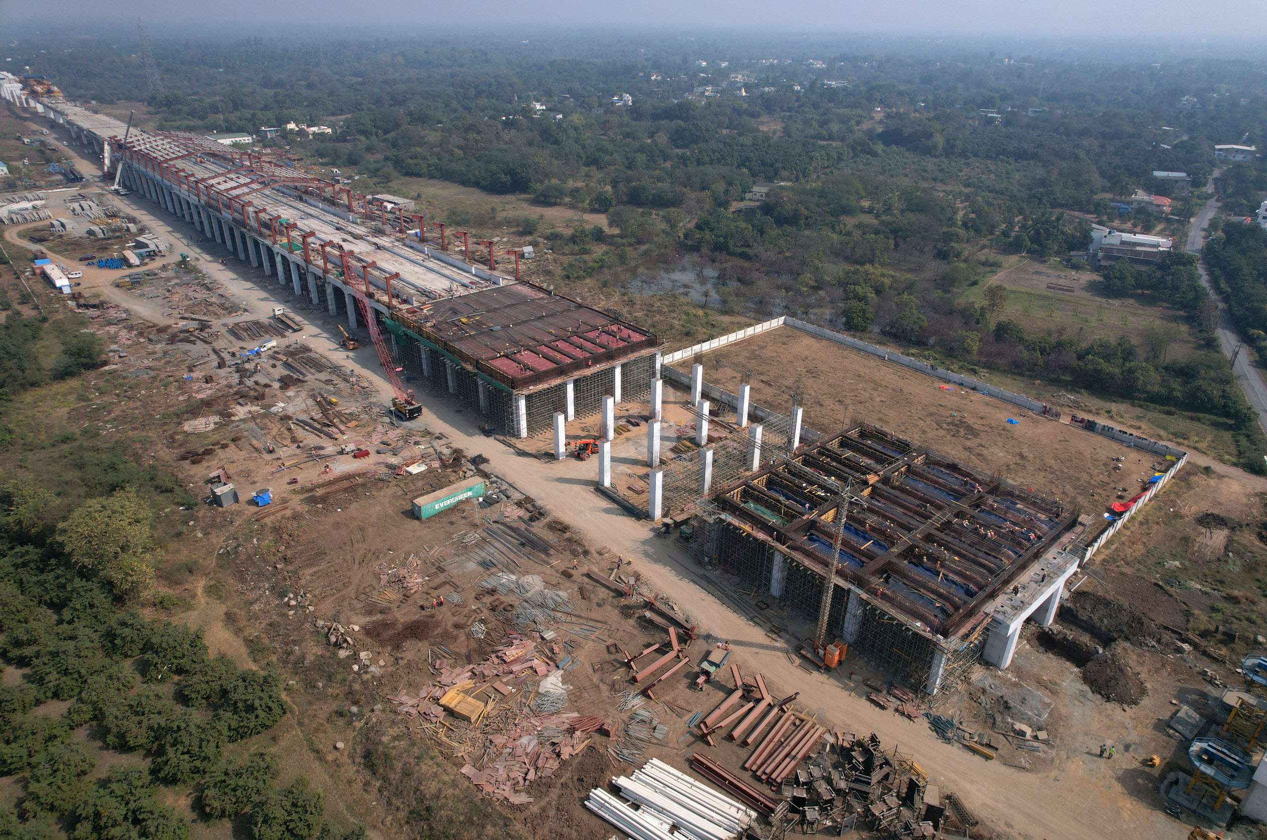 भरूच जिले में भरूच बुलेट ट्रेन स्टेशन पर कार्य प्रगति पर है, फरवरी 2024।